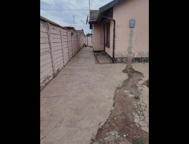 2 BEDROOM HOUSE FOR SALE IN DAVEYTON